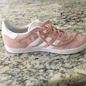 Adidas Gazelle NWOT size 7